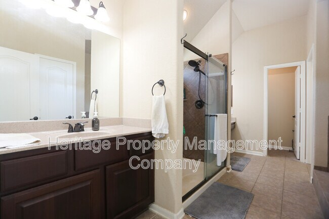 Building Photo - 611 Oxalis