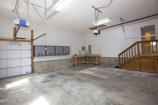 Building Photo - 1205 Greenbriar Dr