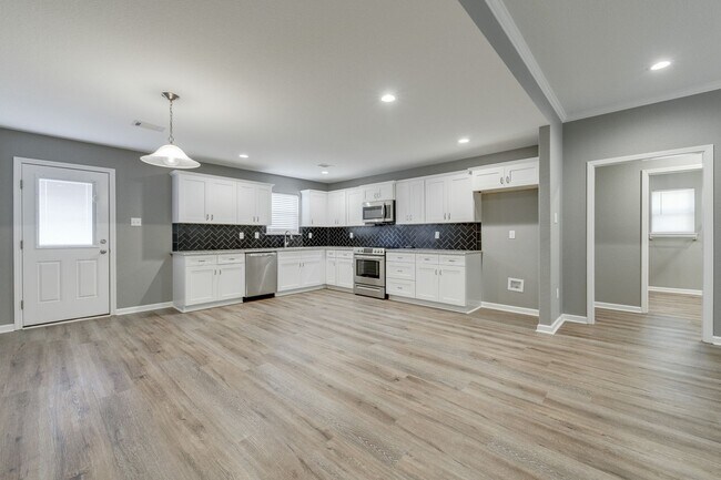 Building Photo - 2120 Shadow Falls Dr