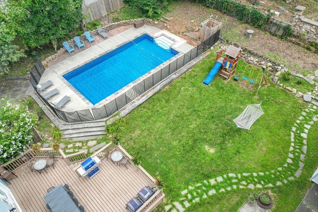 Building Photo - 139 W 4th Ave