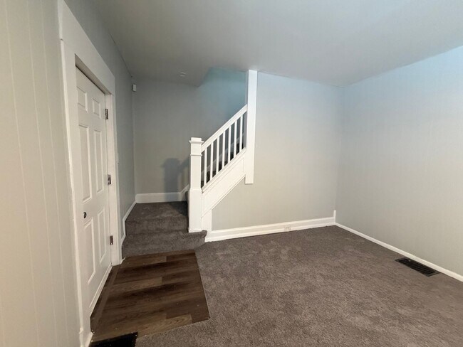 Building Photo - Hidden Gem on a Quiet No-Outlet Street – Move-In Ready 3BR with Garage & Deck Near I-75