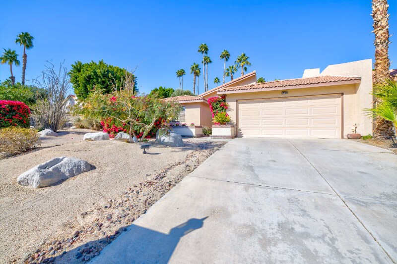 Building Photo - 39199 Sweetwater Dr