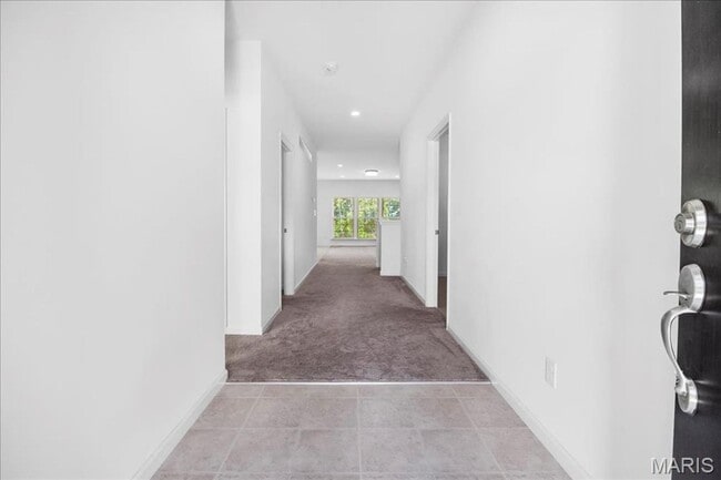 Building Photo - Stunning 3-bedroom, 2.5-bathroom home offe...