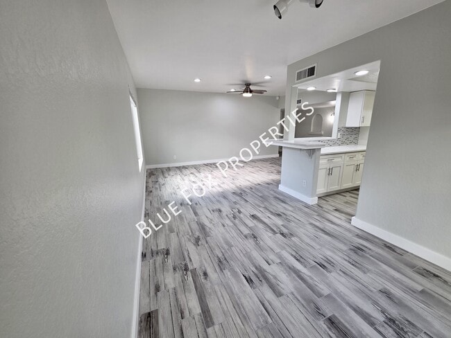 Building Photo - 8340 E Fond Du Lac Dr
