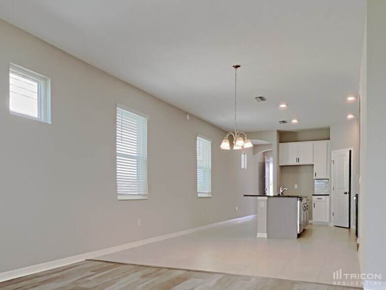 Building Photo - 2585 Village Lakes Blvd