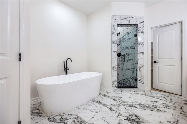 Building Photo - Stunning New Construction House in East Memphis!