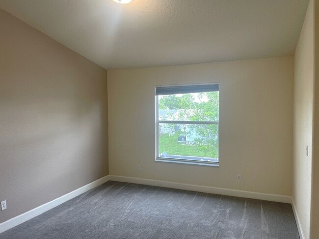 Building Photo - Stunning townhome in gated community near ...