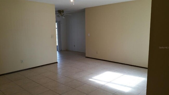 Building Photo - 435 Tangerine Dr