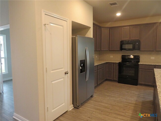 Building Photo - 9806 Kensley Rose Dr