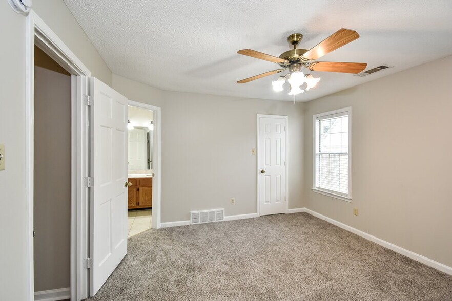 Building Photo - 7490 Overcreek Ln