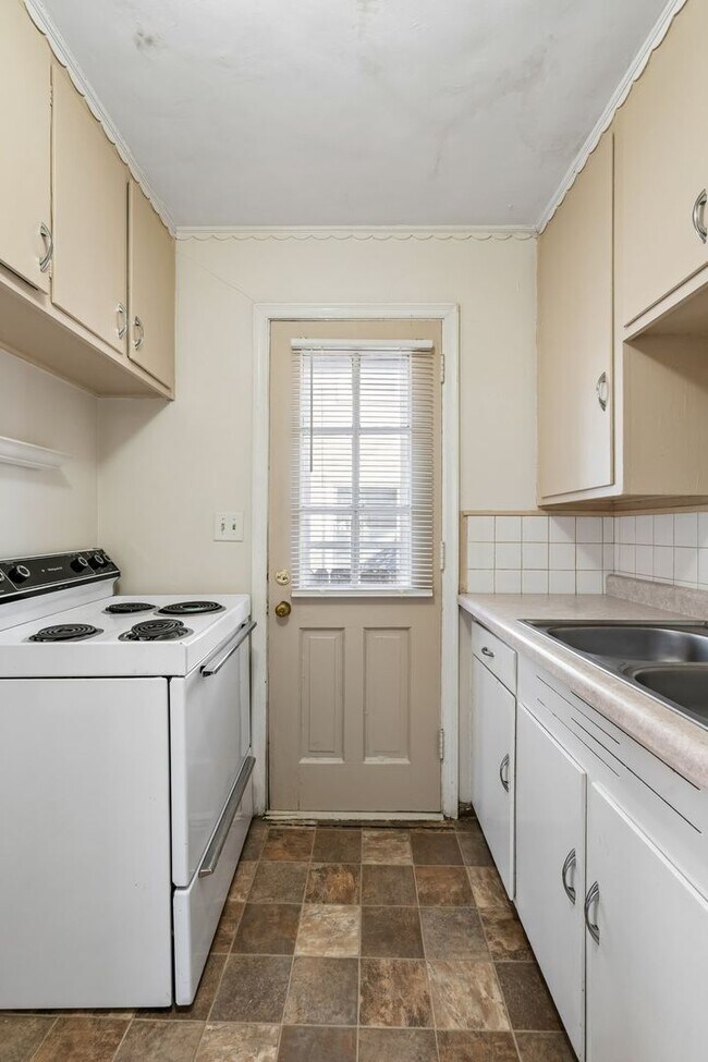 Building Photo - 2100 Sumner St