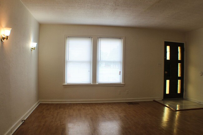Building Photo - 1129 SW 35th St