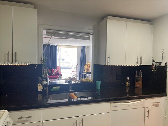 Building Photo - 3750 NE 169th St