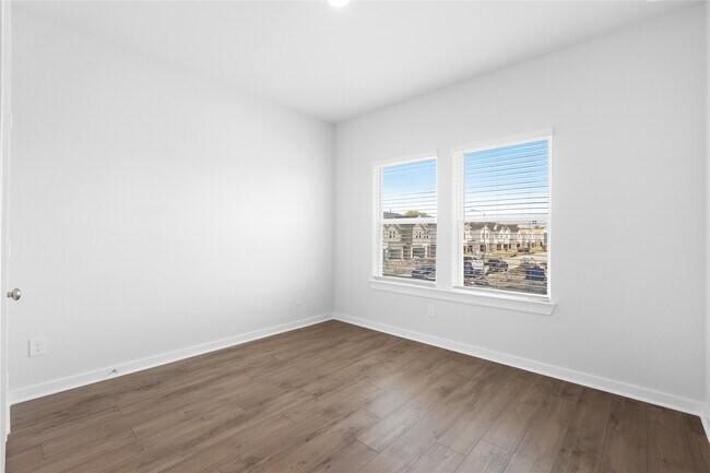 Building Photo - 3015 Dovedale St