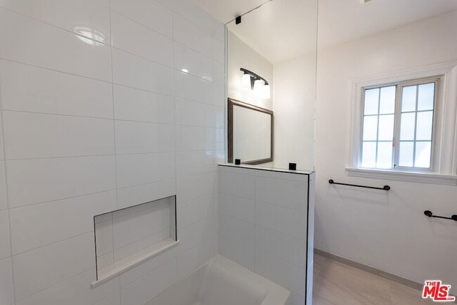 Building Photo - 4360 Kraft Ave