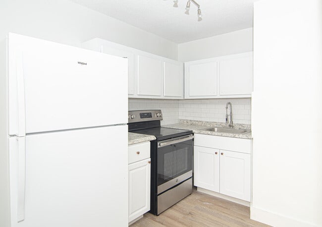 Building Photo - 1605 SW 11th Ct