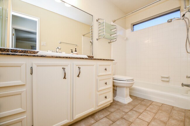 Building Photo - 1814 Cherry Bend Dr