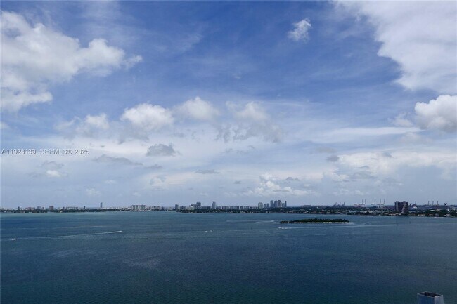 Building Photo - 650 NE 32nd St