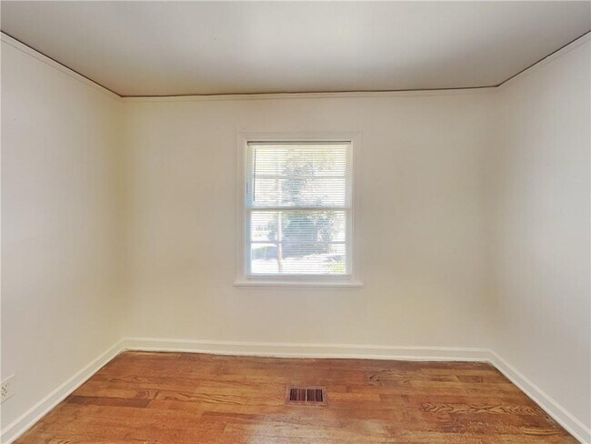 Building Photo - 816 Gertrude Pl NW