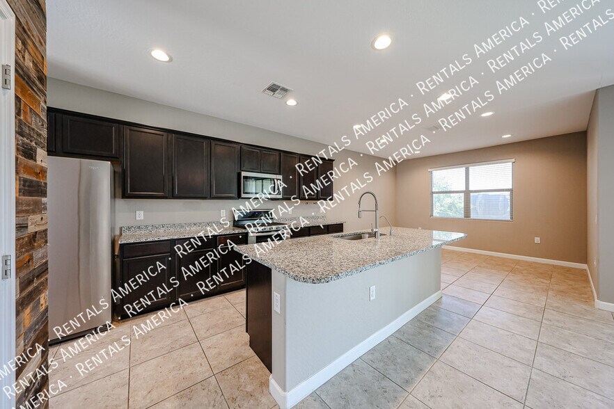 Building Photo - 29539 W Whitton Ave