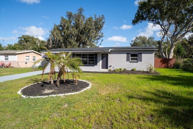 Building Photo - Updated 3/2 Pool Home in Apopka (Mt. Plymo...