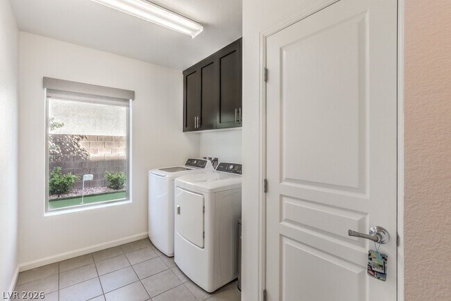 Building Photo - 8086 Misty Canyon Ave