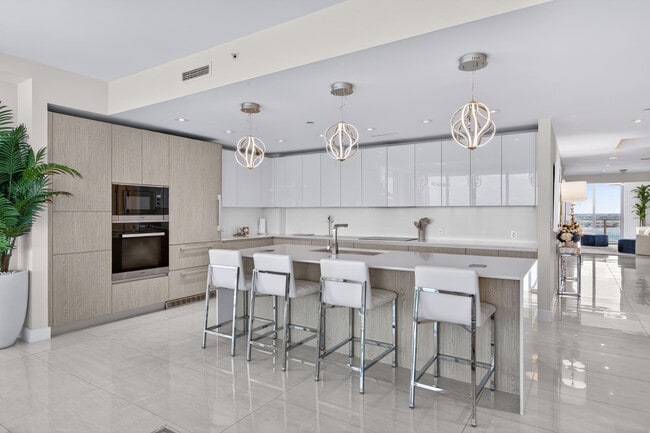 Building Photo - 3100 N Ocean Dr
