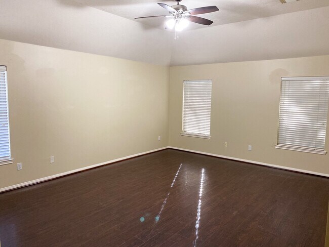 Building Photo - 19219 Sarah Ann Ct