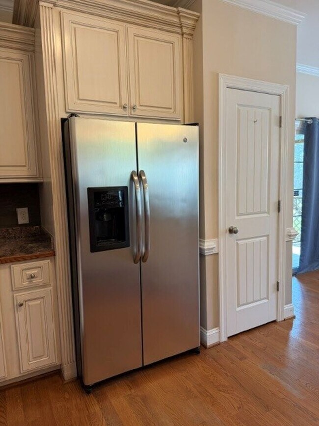 Building Photo - 4 Bed/2.5 Bath Home - Desirable Glen Laurel Subdivision - CBA School District