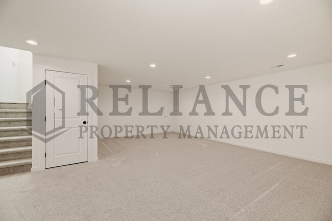 Building Photo - 5249 N Pinecrest Ct