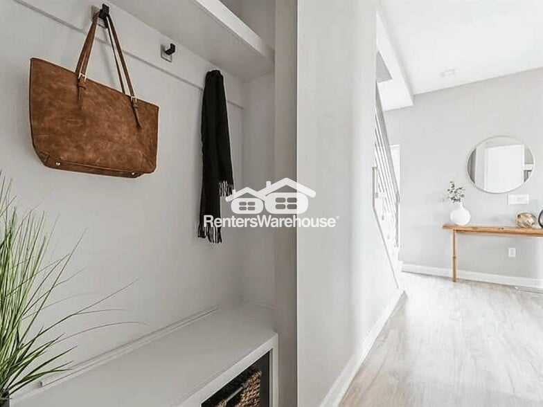 Building Photo - 15536 Rocklyn Pl