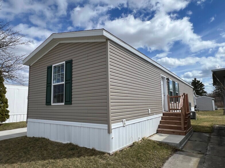 Building Photo - 15856 Marentette Dr