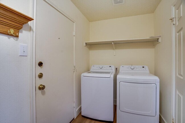 Building Photo - 12920 Latchwood Ln