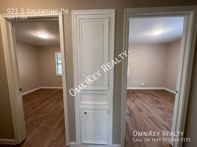 Building Photo - 921 S Valentine Dr