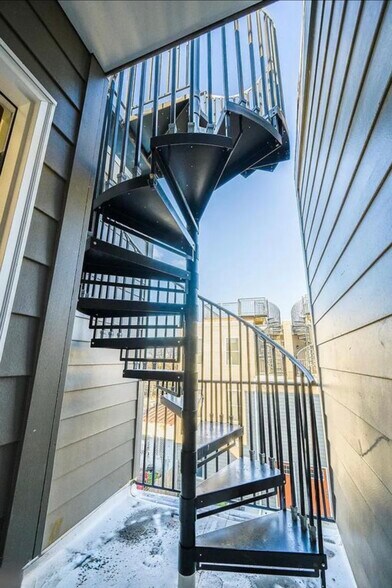 Building Photo - 2505 Burns St SE