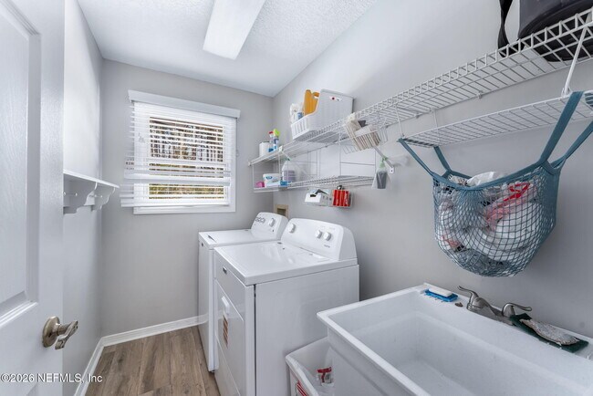 Building Photo - 4340 Blue Heron Dr