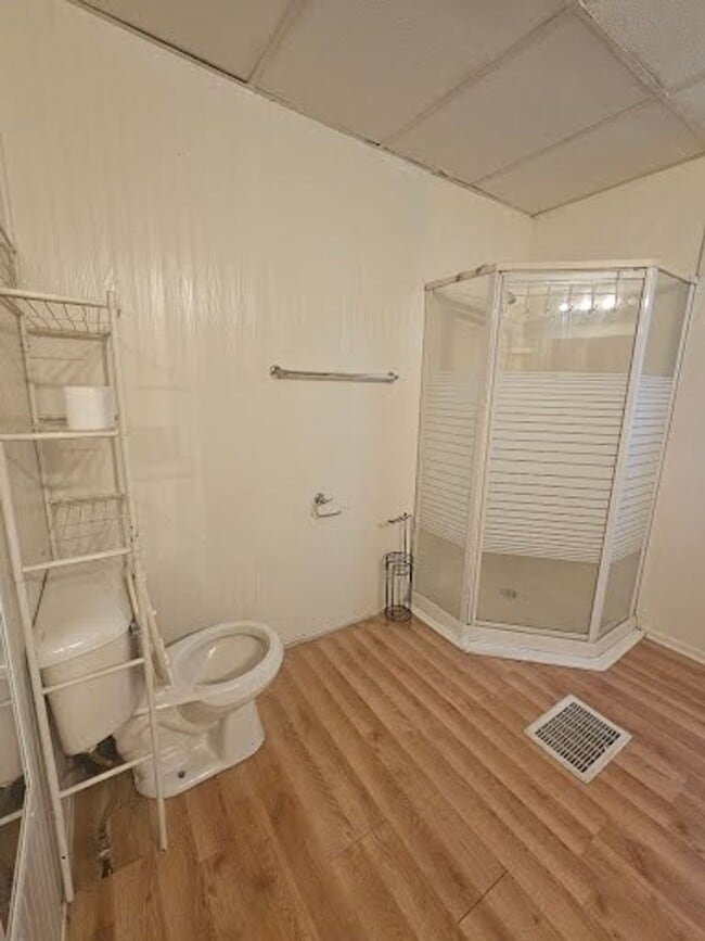 Building Photo - West Allis single family 2 bedroom house