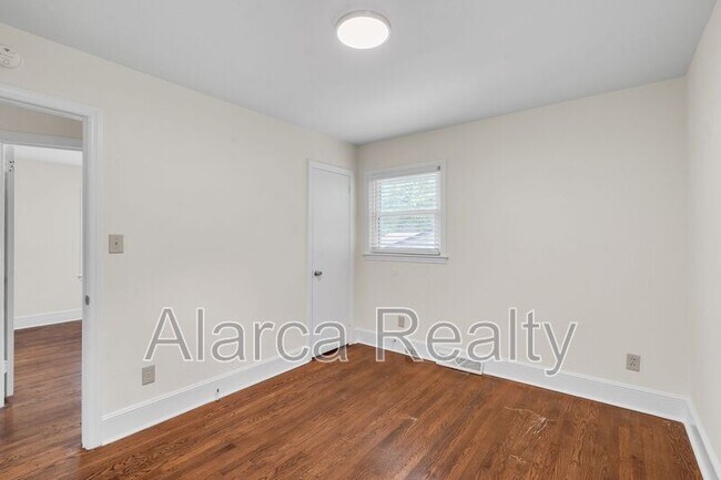Building Photo - 3733 Manchester Dr