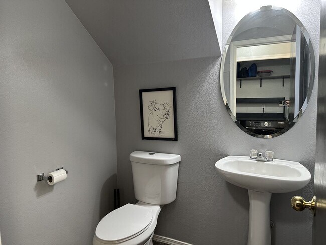 Building Photo - Beautiful Spanaway Home in Quiet Neighborhood