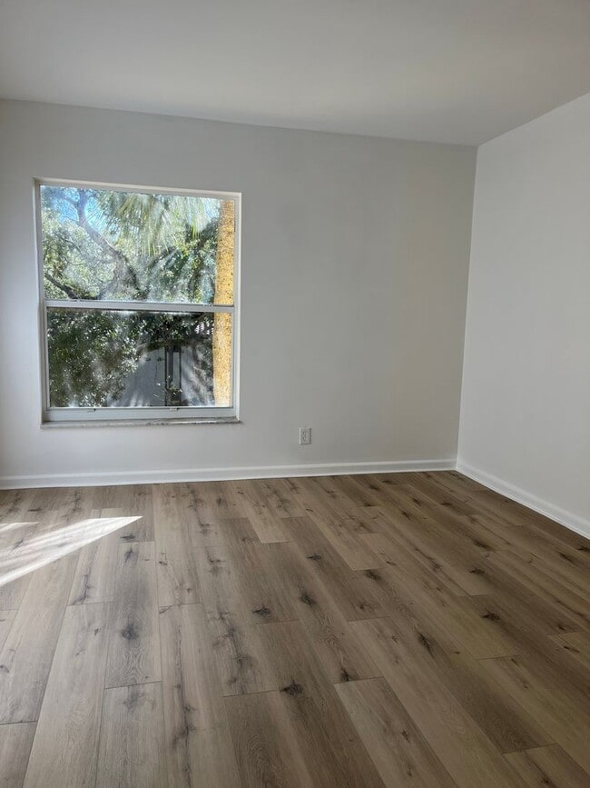 Building Photo - Beautiful 2 bedroom 2 bath Condo in Boca R...