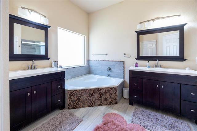 Building Photo - 9216 Sterling Gate Dr