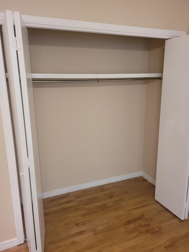 Building Photo - 4808 Fordham Dr