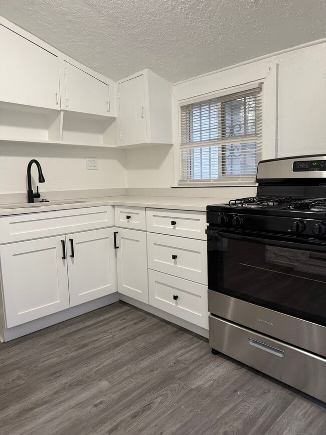 Building Photo - One Bedroom Home