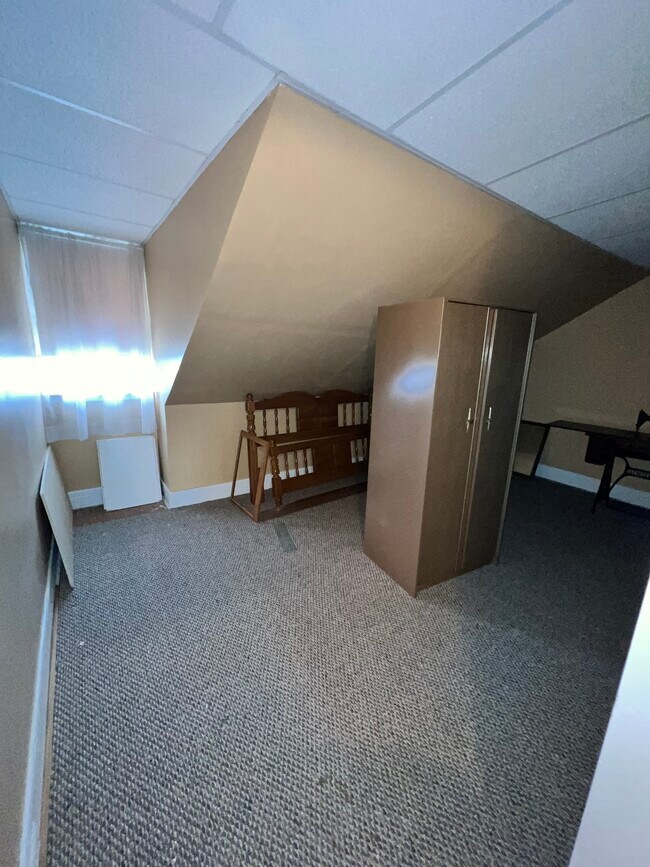 Attic room - 321 Spring Garden St
