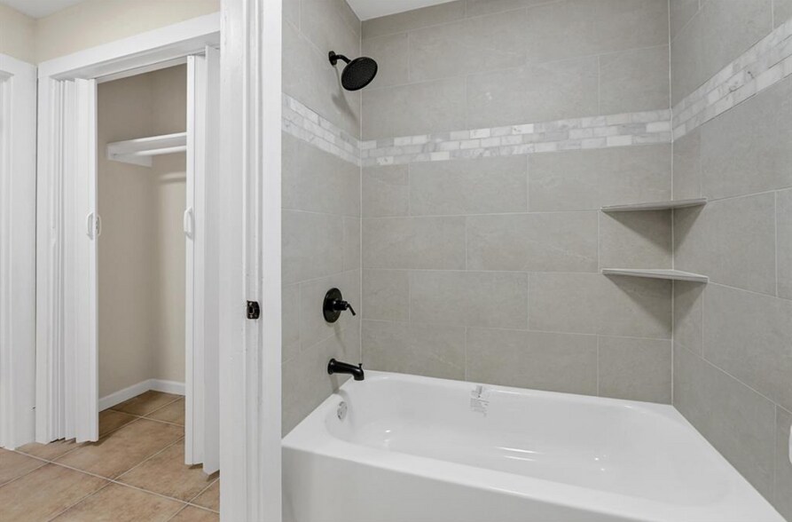 Building Photo - 3446 Seabrook St