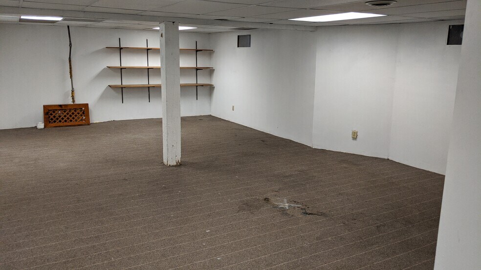 Building Photo - 904 Vine St