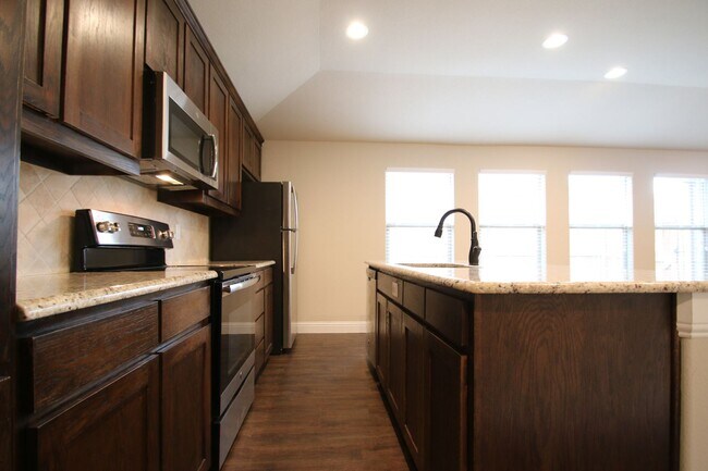 Building Photo - 1324-1328 White Sand Dr