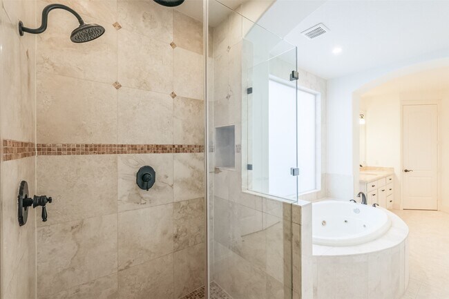 Building Photo - 407 W Bell St