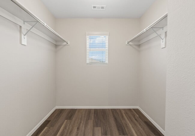 Building Photo - Pre-Leasing Now! Make This Charming 3-Bedroom, 2.5-Bath Home in Farmington Yours!