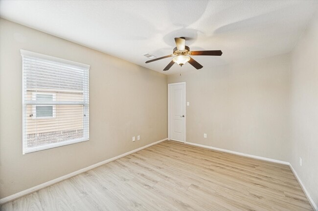 Building Photo - 15326 Knotty Chestnut St